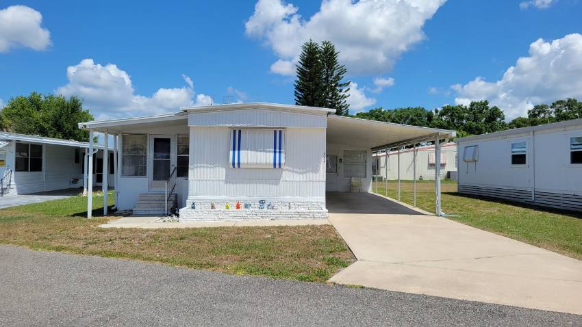 Dundee, FL Mobile Home for Sale located at 205 Rainbow Lane West Dell Lake Village
